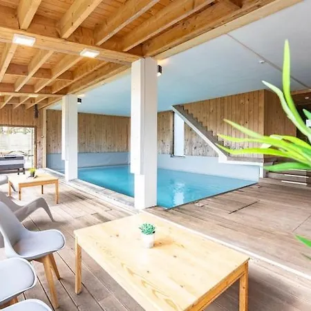 بيت للعطل Rustic With Pool, Cleaning Included *