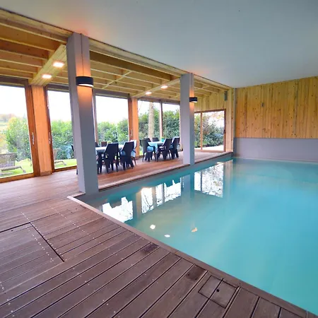 Rustic With Pool, Cleaning Included بيت للعطل *